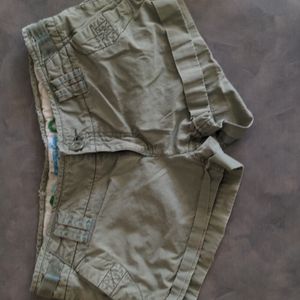 American eagle olive green shorts